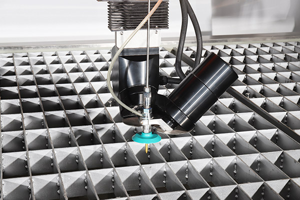 L'application du jet d'eau dans l'industrie du verre