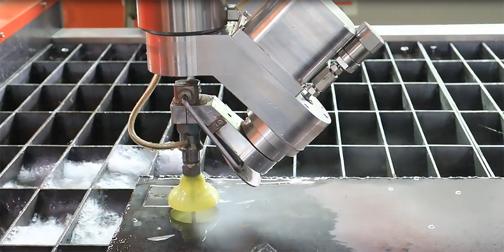 Quelle épaisseur d’acier un jet d’eau peut-il couper ?